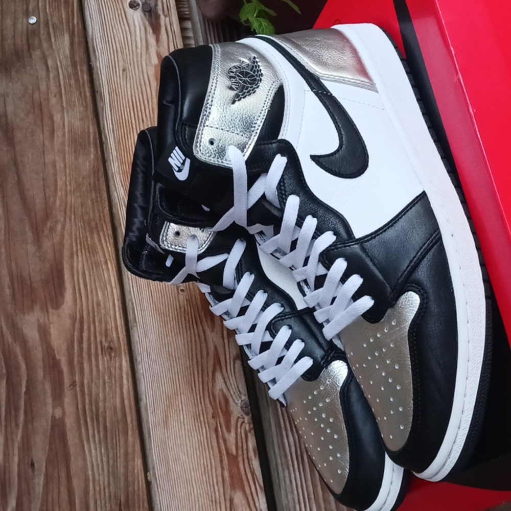 Jordan 1 retro silver toe